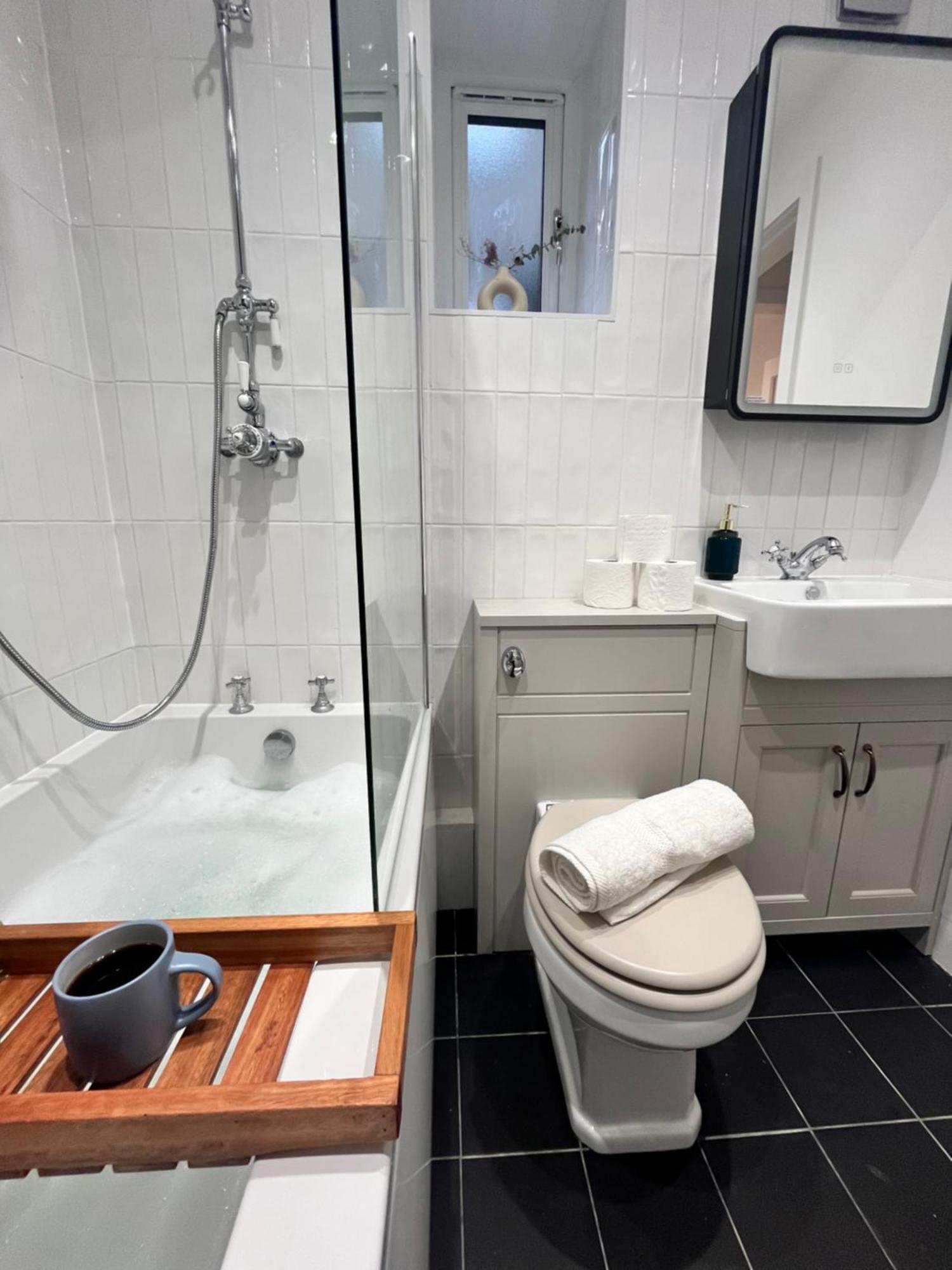 Cozy And Peaceful With Terrace In Hackney London
