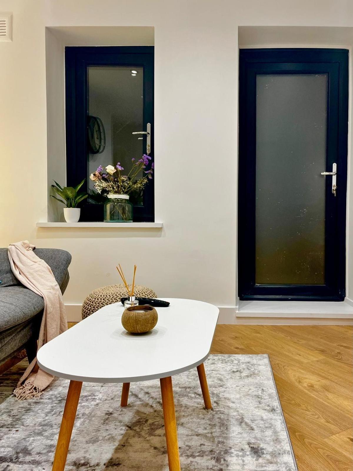 Cozy And Peaceful With Terrace In Hackney Apartment